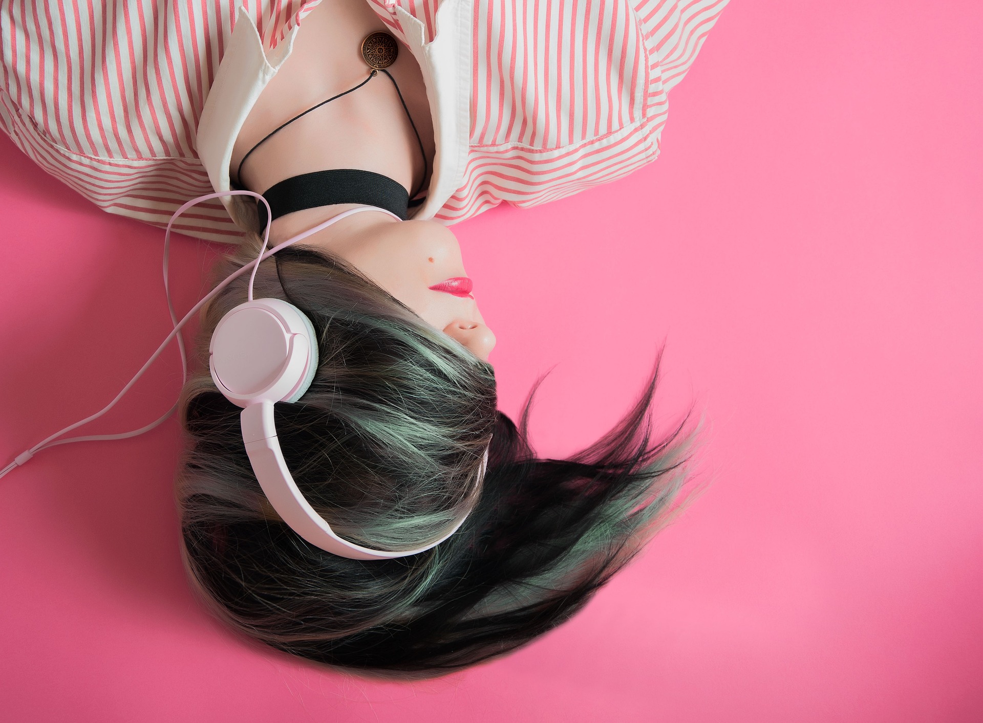 IL MONDO DELLA MUSICA: I MIGLIORI STRUMENTI E GLI ACCESSORI PER SUONARE